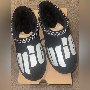 UGG Tasman Split Logo